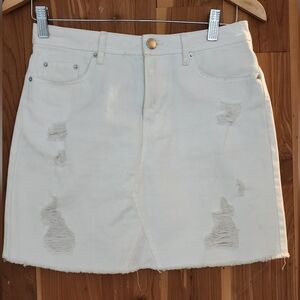H&M Divided White Distressed Denim‎ Mini Skirt Size 2